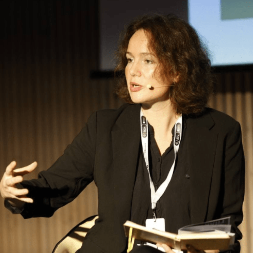 portrait Sorcha Edwards