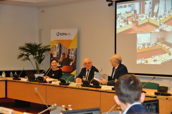 benchmarking study conference at eipa crowd listening to panel